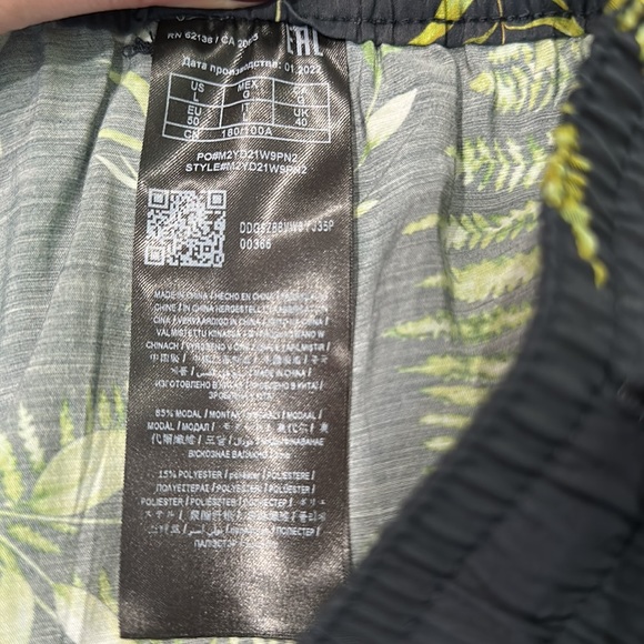 Men’s Guess Two pack swimming trunks - Picture 4 of 7